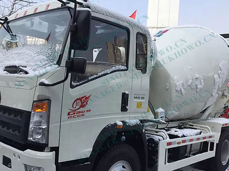 HOWO Light Duty Cement Mixer Truck Self Loading 4x2 3cbm 5M3-ZZ1167G3815C1-2